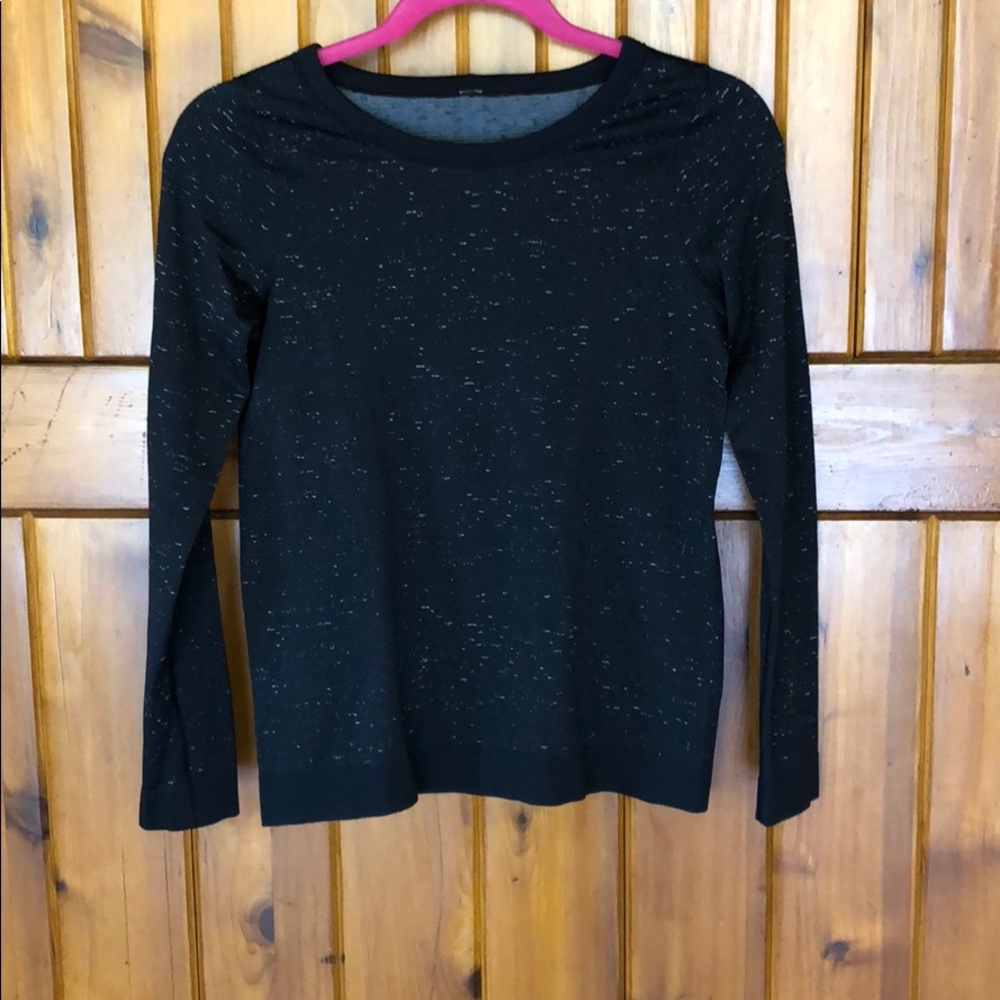Excellent condition LuluLemon long sleeve top!